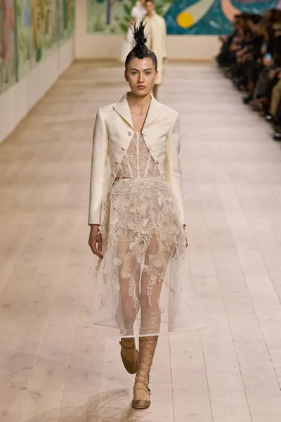 Look 12
